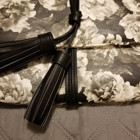 Ladies Crossbag New - Picture 3 of 8